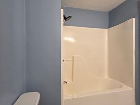 23 Fenton Dr, Worcester MA 01602