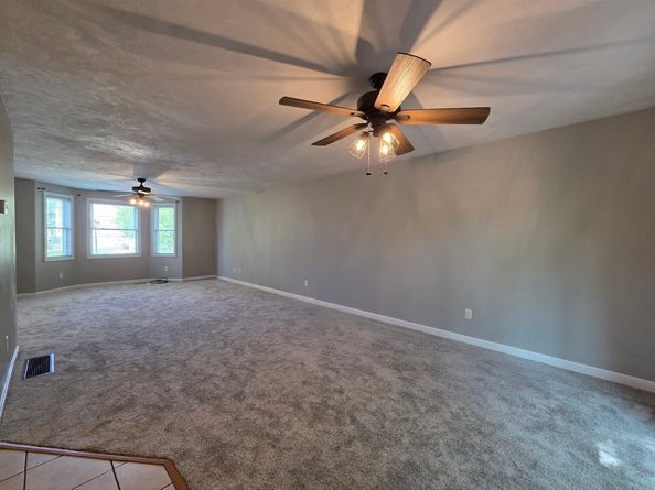 23 Fenton Dr, Worcester MA 01602