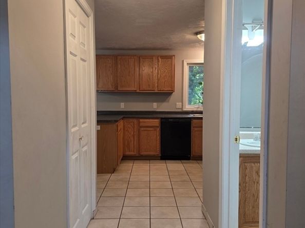 23 Fenton Dr, Worcester MA 01602