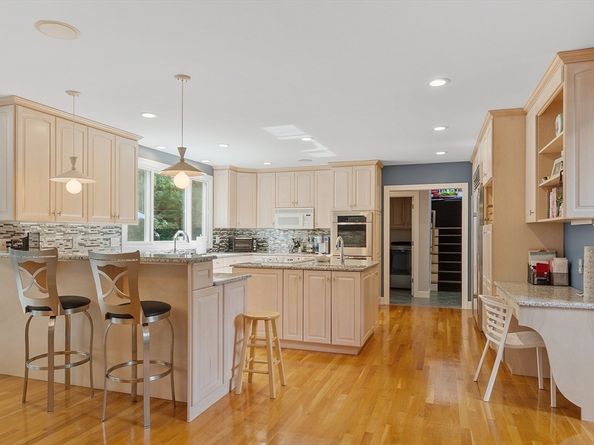 125 Lancaster Rd, North Andover MA 01845