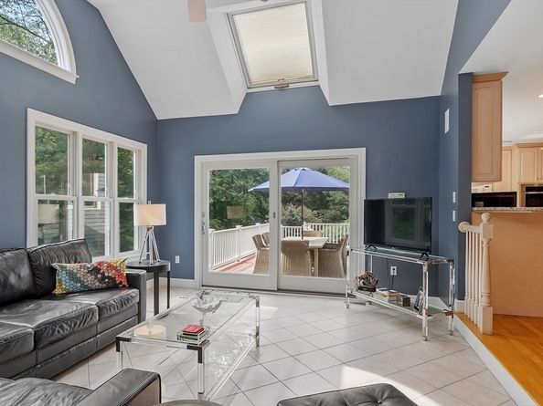 125 Lancaster Rd, North Andover MA 01845