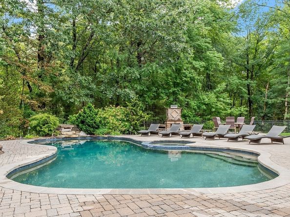 125 Lancaster Rd, North Andover MA 01845