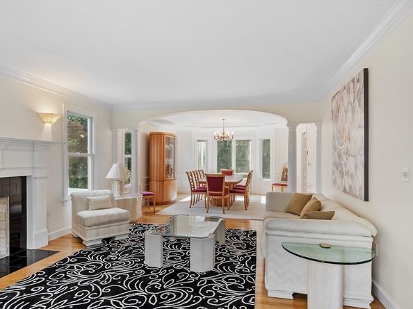 125 Lancaster Rd, North Andover MA 01845