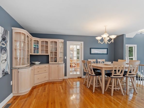 125 Lancaster Rd, North Andover MA 01845
