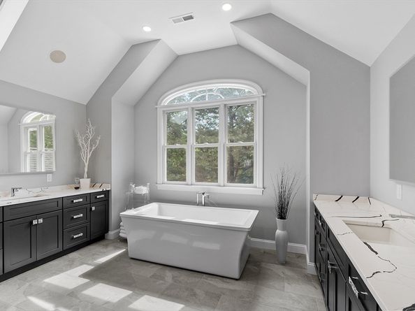 125 Lancaster Rd, North Andover MA 01845