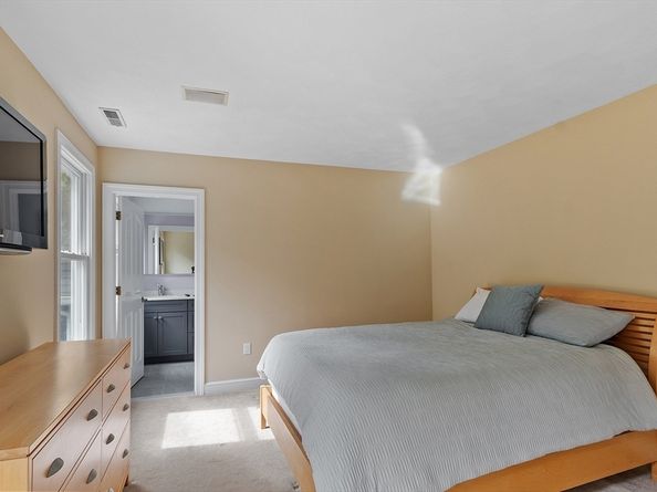 125 Lancaster Rd, North Andover MA 01845