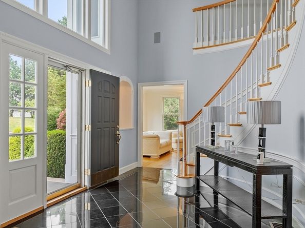 125 Lancaster Rd, North Andover MA 01845