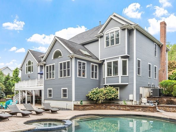 125 Lancaster Rd, North Andover MA 01845