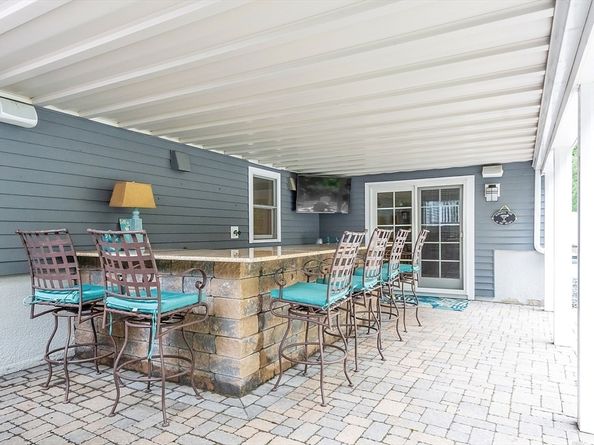 125 Lancaster Rd, North Andover MA 01845