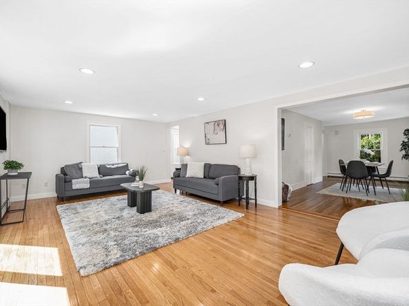 17 Swains Pond Ave, Melrose MA 02176