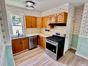 16 1/2 Symonds St, Salem MA 01970