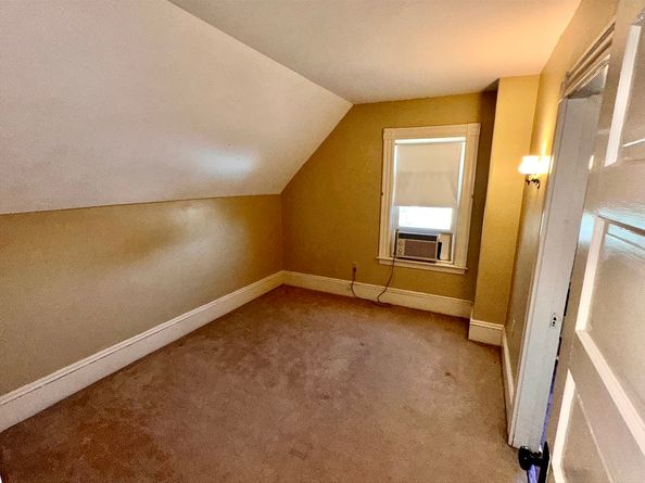 16 1/2 Symonds St, Salem MA 01970