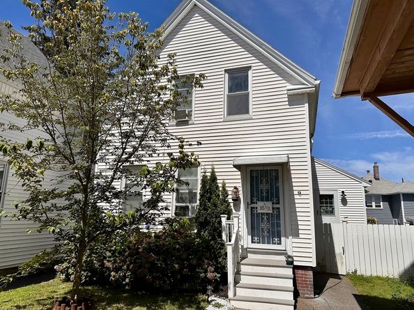 16 1/2 Symonds St, Salem MA 01970