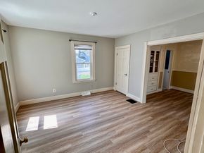 16 1/2 Symonds St, Salem MA 01970