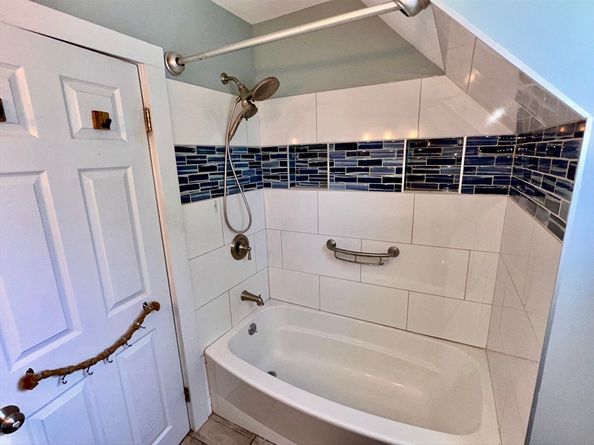 16 1/2 Symonds St, Salem MA 01970
