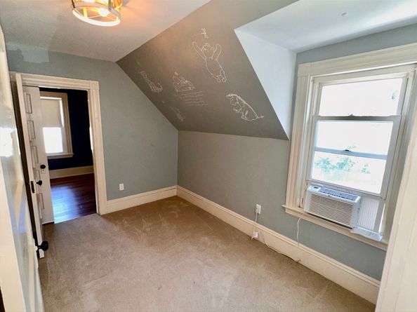 16 1/2 Symonds St, Salem MA 01970