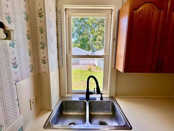 16 1/2 Symonds St, Salem MA 01970