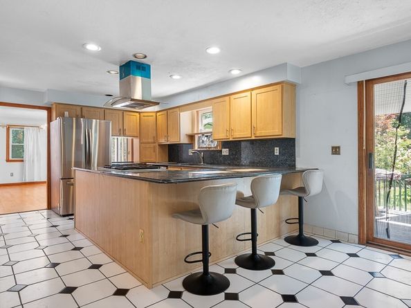 6 Marlboro Dr, Leicester MA 01524