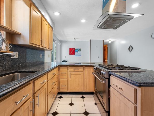 6 Marlboro Dr, Leicester MA 01524