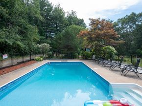 6 Marlboro Dr, Leicester MA 01524