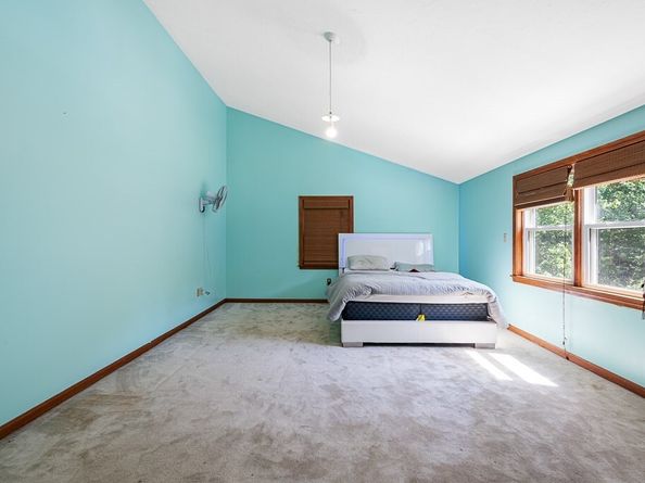 6 Marlboro Dr, Leicester MA 01524