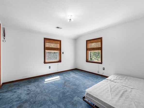 6 Marlboro Dr, Leicester MA 01524