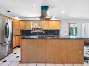 6 Marlboro Dr, Leicester MA 01524