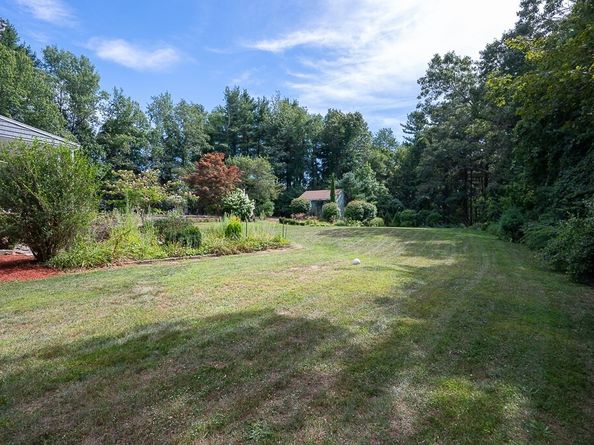 6 Marlboro Dr, Leicester MA 01524