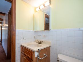 6 Marlboro Dr, Leicester MA 01524