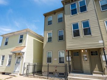 41 W Walnut Park