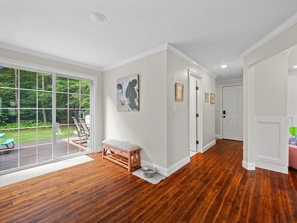 8 Virginia Ave, Sutton MA 01590