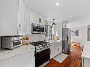 8 Virginia Ave, Sutton MA 01590