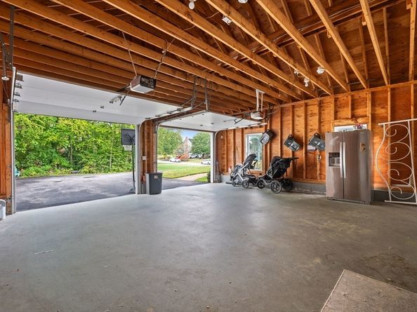 8 Virginia Ave, Sutton MA 01590