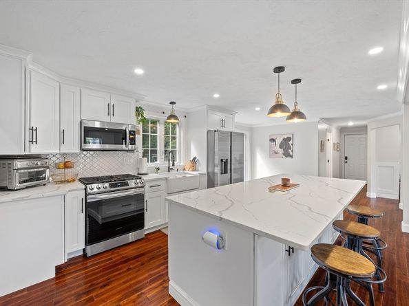 8 Virginia Ave, Sutton MA 01590