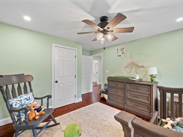 8 Virginia Ave, Sutton MA 01590