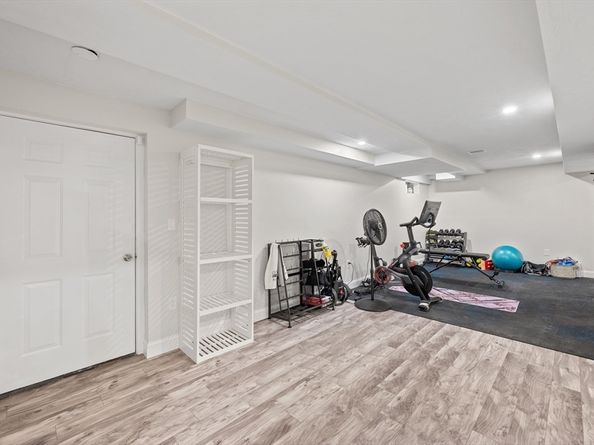 8 Virginia Ave, Sutton MA 01590