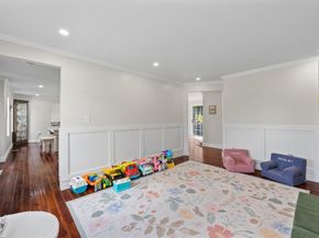 8 Virginia Ave, Sutton MA 01590