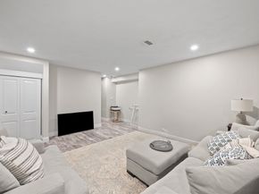 8 Virginia Ave, Sutton MA 01590