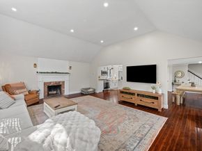 8 Virginia Ave, Sutton MA 01590