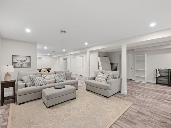 8 Virginia Ave, Sutton MA 01590