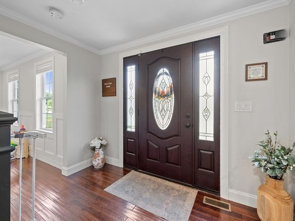 8 Virginia Ave, Sutton MA 01590