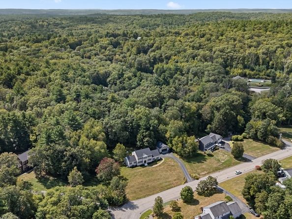 8 Virginia Ave, Sutton MA 01590