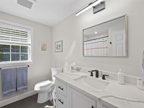 8 Virginia Ave, Sutton MA 01590