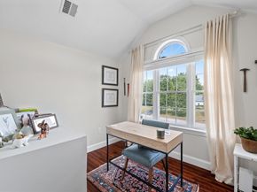 8 Virginia Ave, Sutton MA 01590