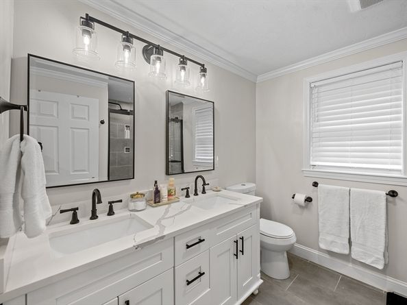 8 Virginia Ave, Sutton MA 01590