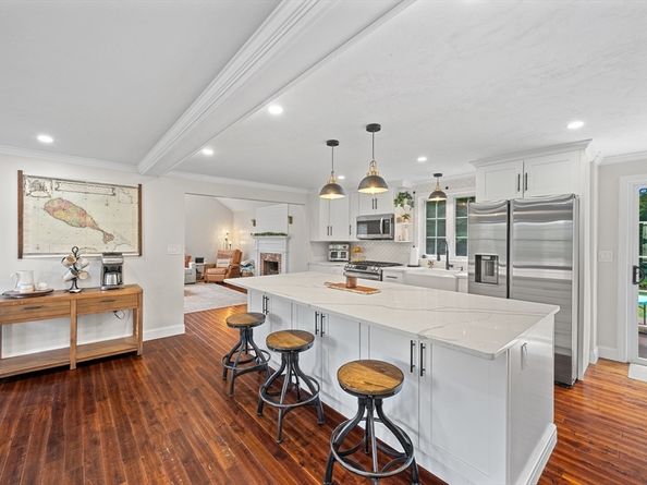 8 Virginia Ave, Sutton MA 01590