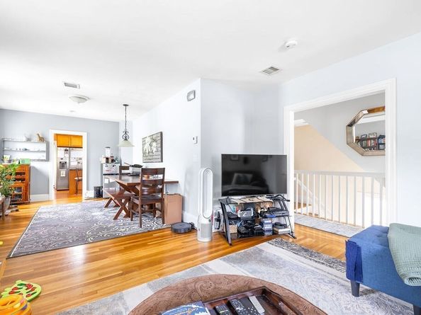 515 Lexington St 2, Waltham MA 02451