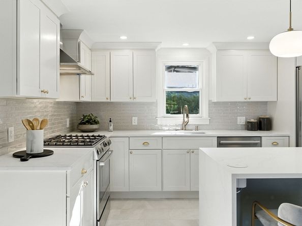 243 Hunting Rd, Needham MA 02494