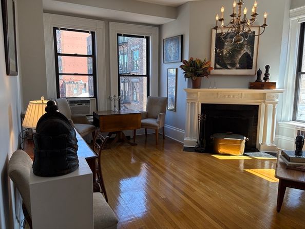 271 Dartmouth PH 6C, Boston MA 02116