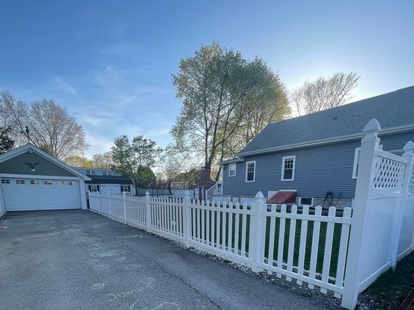 15 Bates Rd, Framingham MA 01702